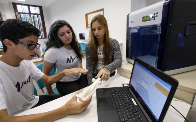 Protótipo. Estudantes do Colégio Arquidiocesano fazem estrutura de carro em impressora 3D