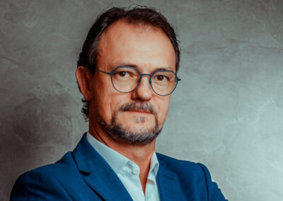 Jean Castro (Sócio-Fundador e CEO da Vector Relações Governamentais & Institucionais): reconhecido por sua trajetória de mais de 20 anos no ambiente regulatório e por liderar uma das mais respeitadas empresas de relações governamentais do país com inovação e integridade.