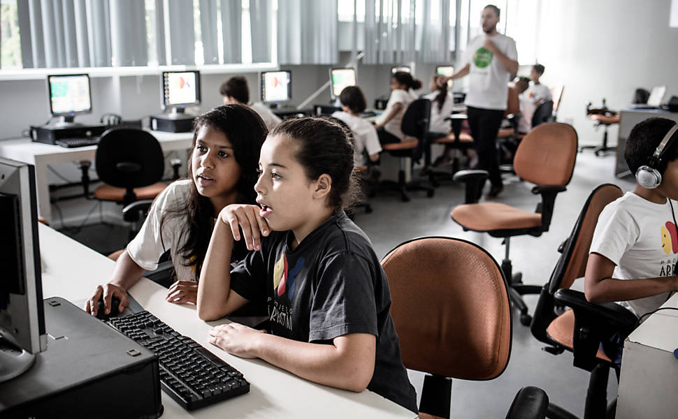 Projeto ensina crianças da periferia a programarem games