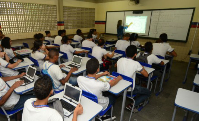 MEC dará dinheiro para escolas públicas contratarem acesso à internet