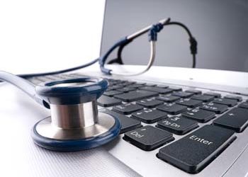 Conselho Federal de Medicina regulamenta aplicativos para chamar médicos em casa