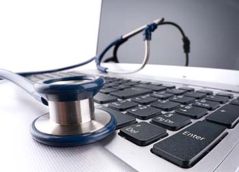 Conselho Federal de Medicina regulamenta aplicativos para chamar médicos em casa