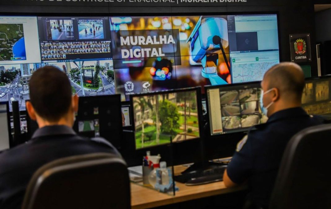 CENTRO DE CONTROLE OPERACIONAL DA MURALHA DIGITAL DE CURITIBA COMEÇA A FUNCIONAR