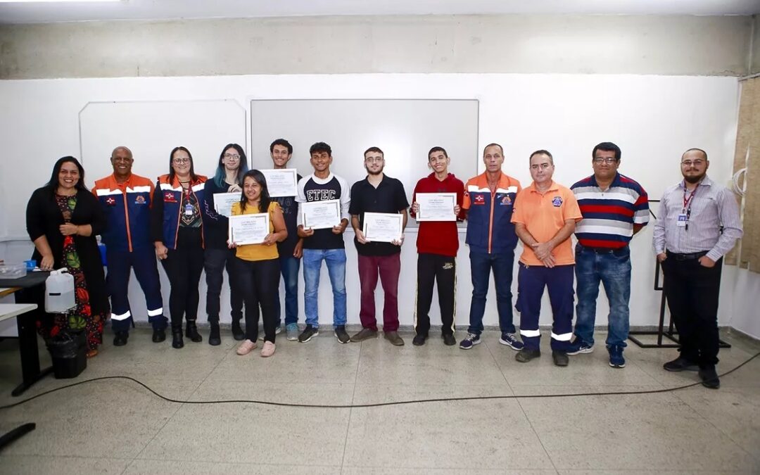 Estudantes da Etec criam sistema de atendimento de ocorrências para enchentes