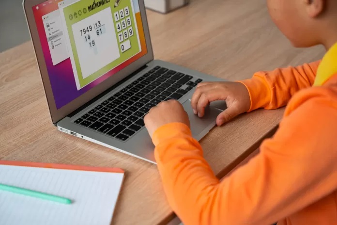 Mais de 6 mil escolas públicas já têm internet rápida com o Aprender Conectado