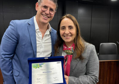 Adriana Ventura (Deputada Federal por São Paulo, NOVO): premiada por sua atuação em políticas de inovação e Inteligência Artificial, defendendo soluções digitais que ampliam o acesso e a qualidade da saúde no Brasil. É autora da Lei da Telemedicina (13.989/2020) e da Lei da Telessaúde (14.510/2022).