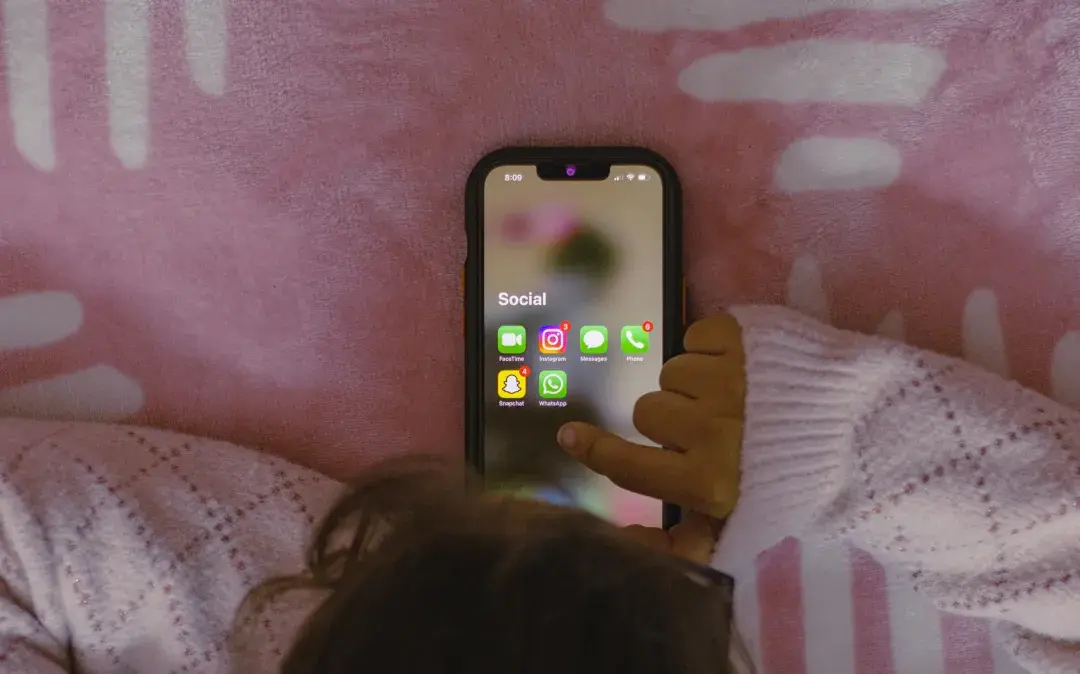 Do escândalo midiático ao ECA digital